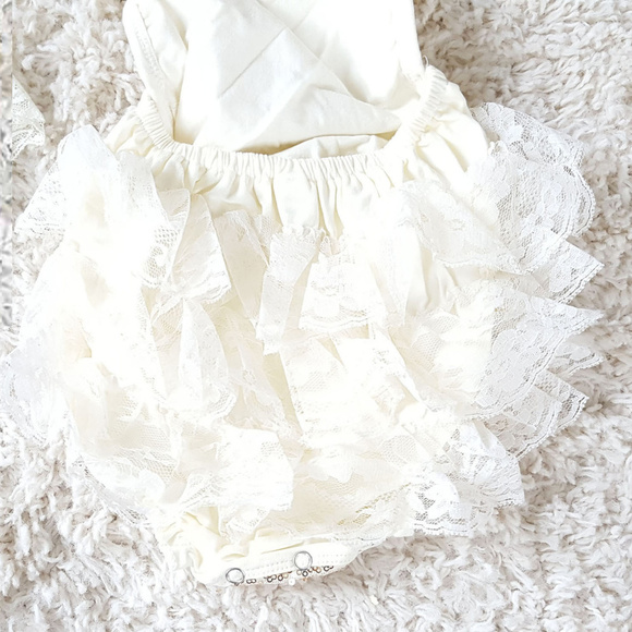 NWOT Ivory and Gold Lace Ruffled Onepiece Romper - Picture 3 of 7